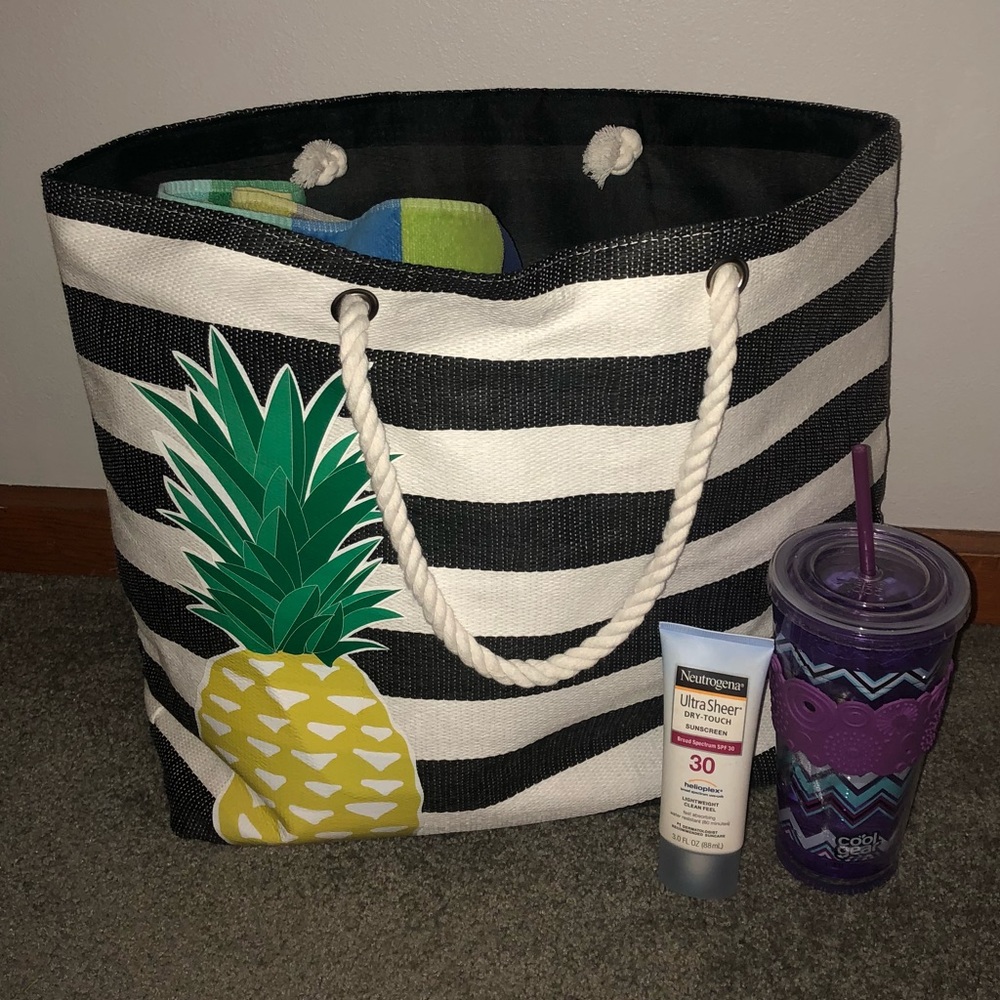 Black & White Pineapple beach bag